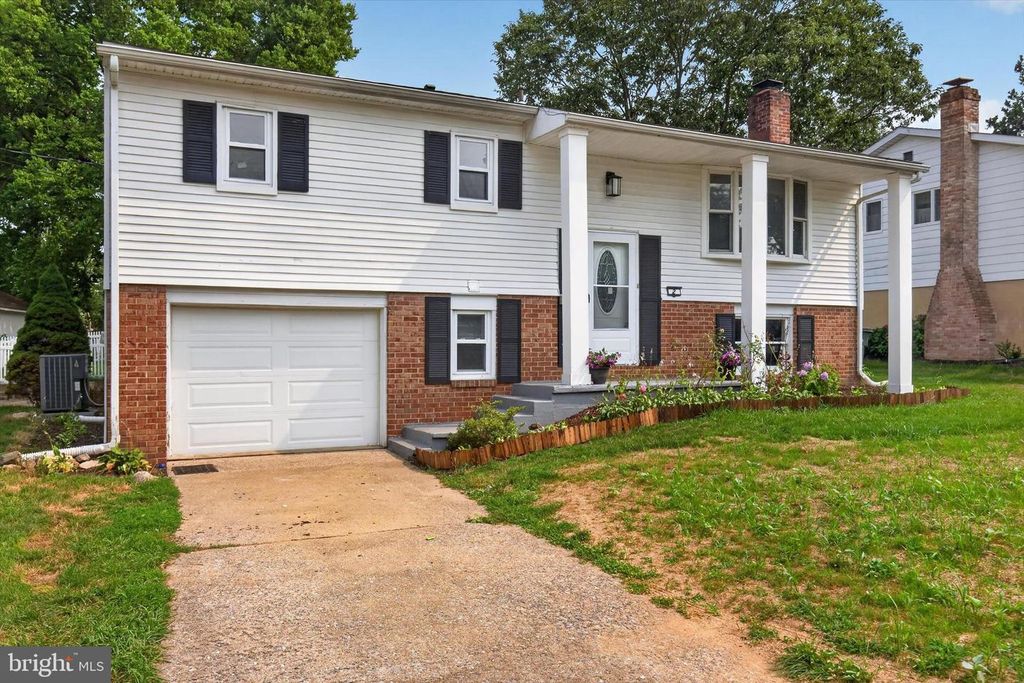 2 PALMER DR, Camp Hill, PA 17011