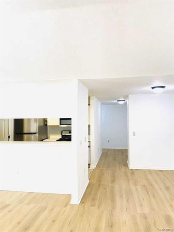 1289 Heatherwood Lane, Ann Arbor, MI 48108