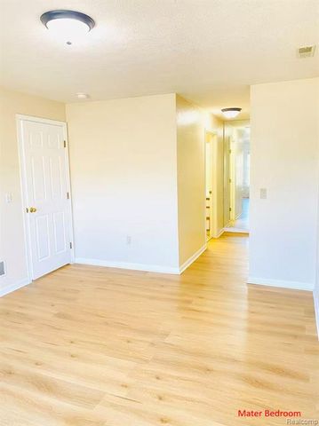 1289 Heatherwood Lane, Ann Arbor, MI 48108