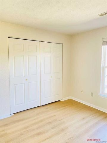 1289 Heatherwood Lane, Ann Arbor, MI 48108