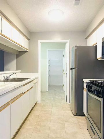 1289 Heatherwood Lane, Ann Arbor, MI 48108
