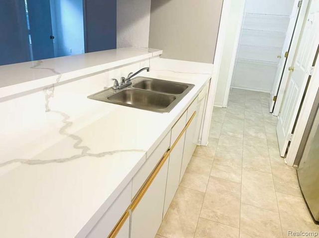 1289 Heatherwood Lane, Ann Arbor, MI 48108