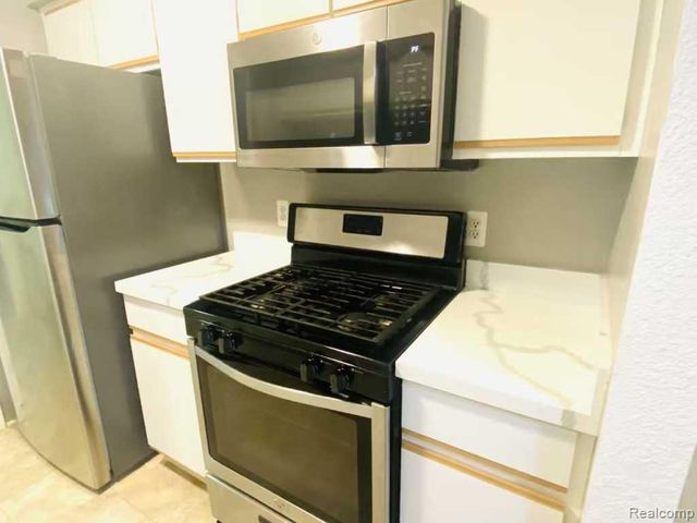 1289 Heatherwood Lane, Ann Arbor, MI 48108