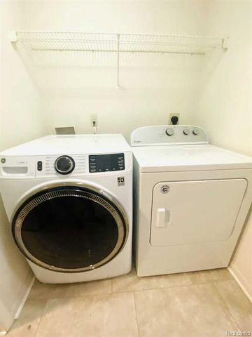 1289 Heatherwood Lane, Ann Arbor, MI 48108