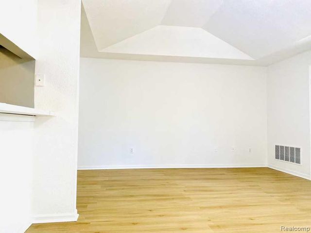 1289 Heatherwood Lane, Ann Arbor, MI 48108