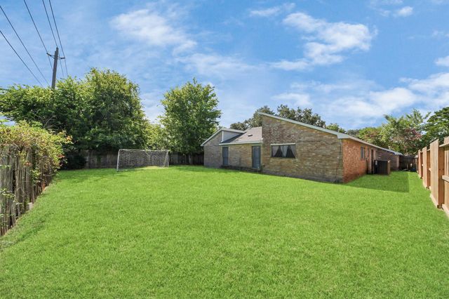 1902 Hilton Head Drive, Missouri City, TX 77459