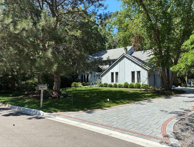 313 Whitmore Lane, Lake Forest, IL 60045
