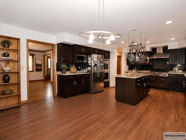 313 Whitmore Lane, Lake Forest, IL 60045
