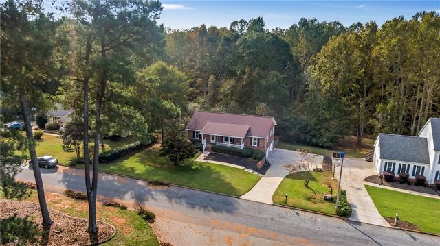 400 Quail Run Circle, Fountain Inn, SC 29644