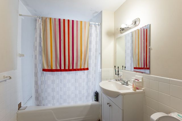 18 Edson St, Lowell, MA 01851