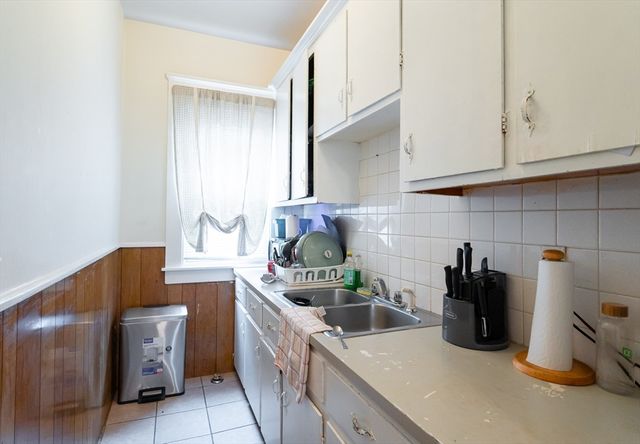 18 Edson St, Lowell, MA 01851