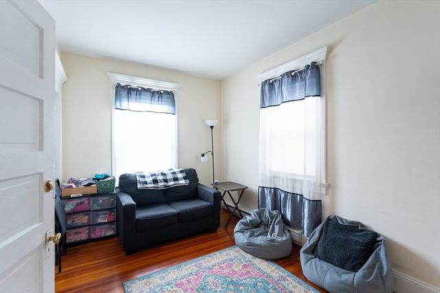 18 Edson St, Lowell, MA 01851