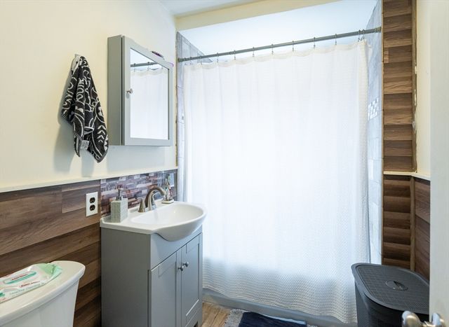 18 Edson St, Lowell, MA 01851