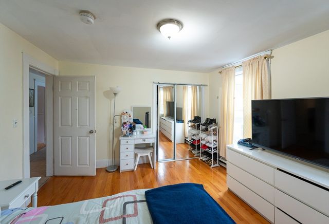 18 Edson St, Lowell, MA 01851