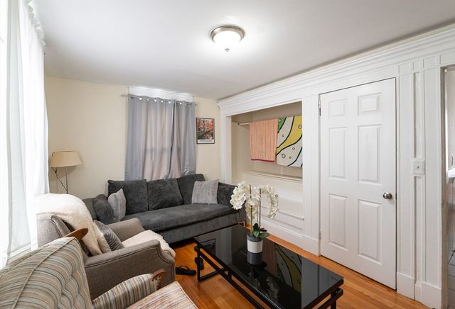 18 Edson St, Lowell, MA 01851