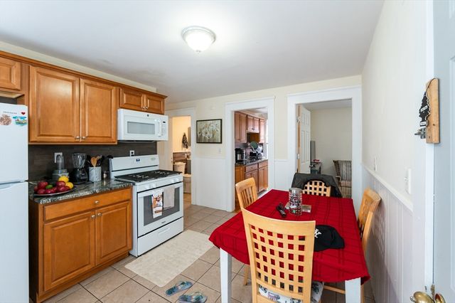 18 Edson St, Lowell, MA 01851