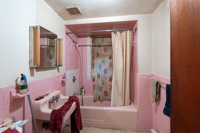 18 Edson St, Lowell, MA 01851