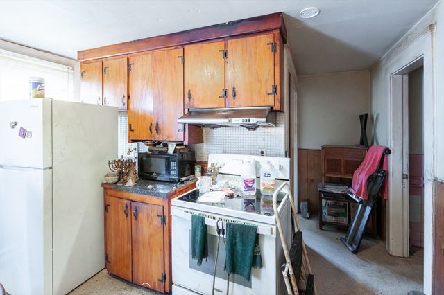 18 Edson St, Lowell, MA 01851