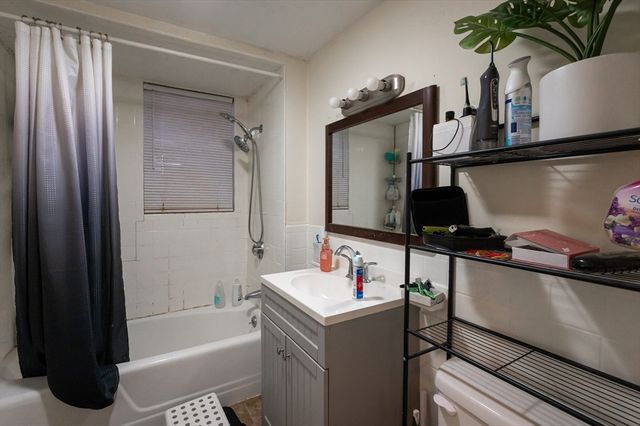 18 Edson St, Lowell, MA 01851