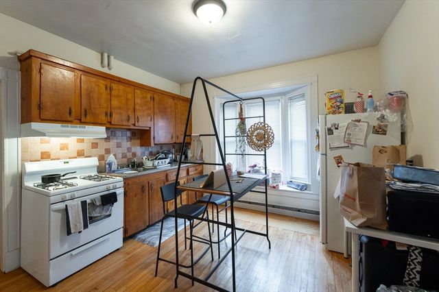 18 Edson St, Lowell, MA 01851