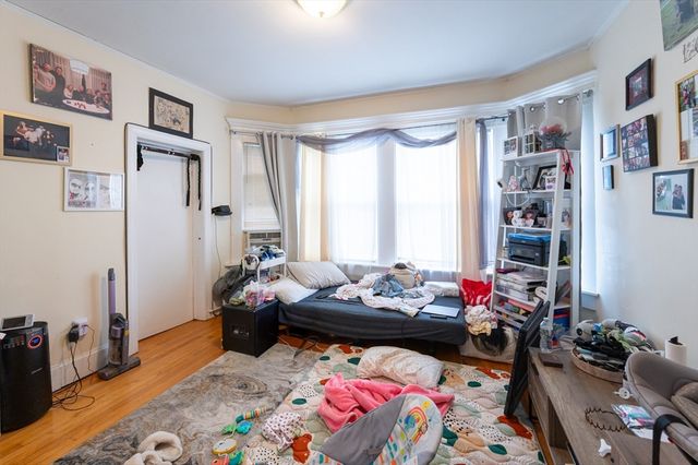 18 Edson St, Lowell, MA 01851