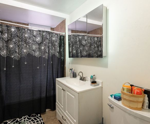 18 Edson St, Lowell, MA 01851