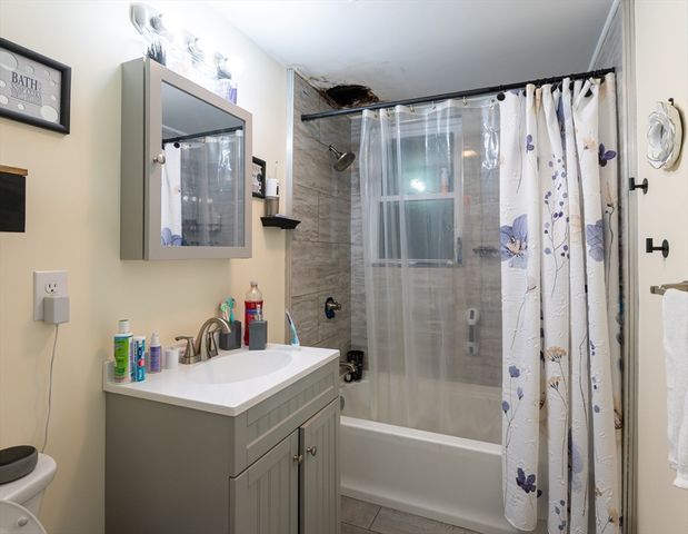 18 Edson St, Lowell, MA 01851