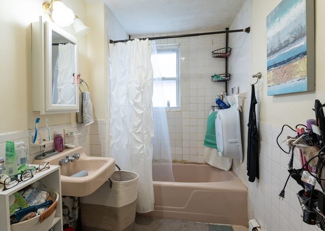 18 Edson St, Lowell, MA 01851