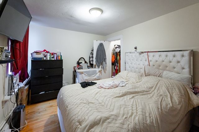 18 Edson St, Lowell, MA 01851