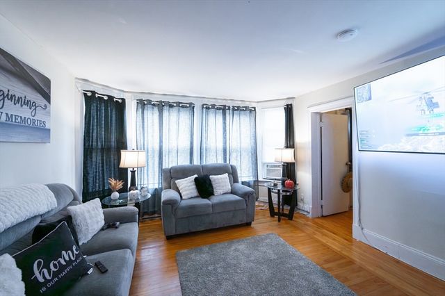 18 Edson St, Lowell, MA 01851