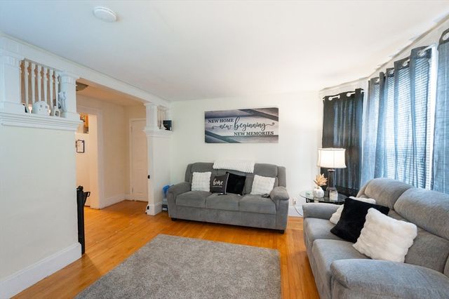 18 Edson St, Lowell, MA 01851