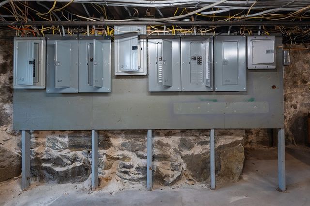 18 Edson St, Lowell, MA 01851