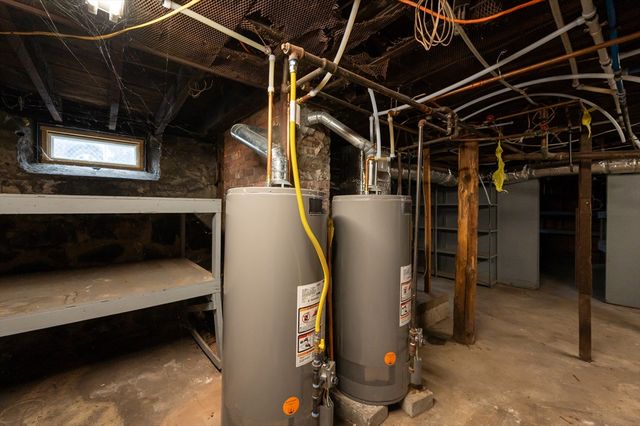 18 Edson St, Lowell, MA 01851