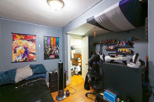 18 Edson St, Lowell, MA 01851