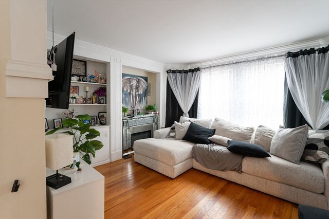 18 Edson St, Lowell, MA 01851