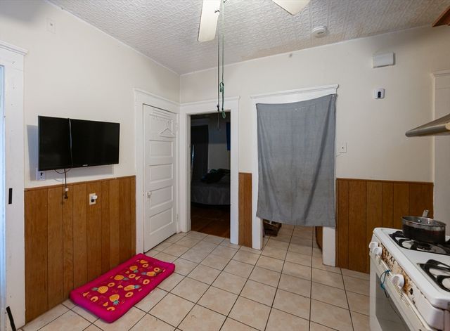 18 Edson St, Lowell, MA 01851