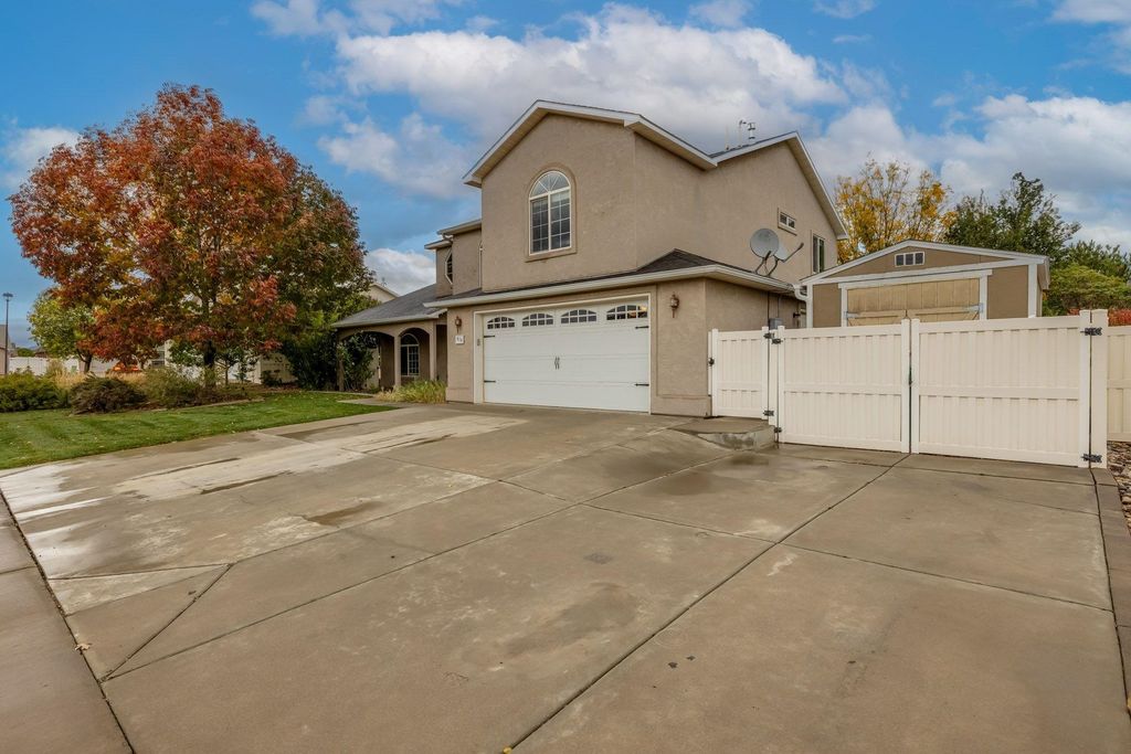 878 Darcy Jo Lane, Fruita, CO 81521