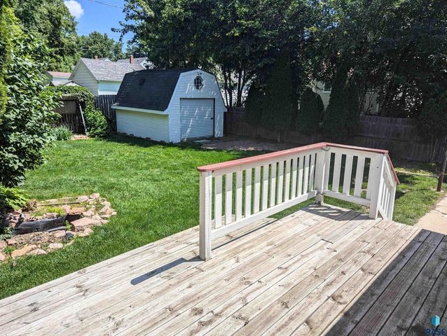 1010 W 7th St Street, Sioux Falls, SD 57104