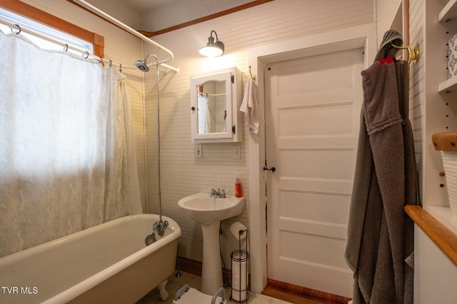 107 Peachtree Street, Johnson City, TN 37604