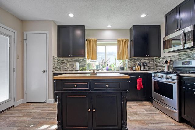 2422 Doverglen Drive, Missouri City, TX 77489