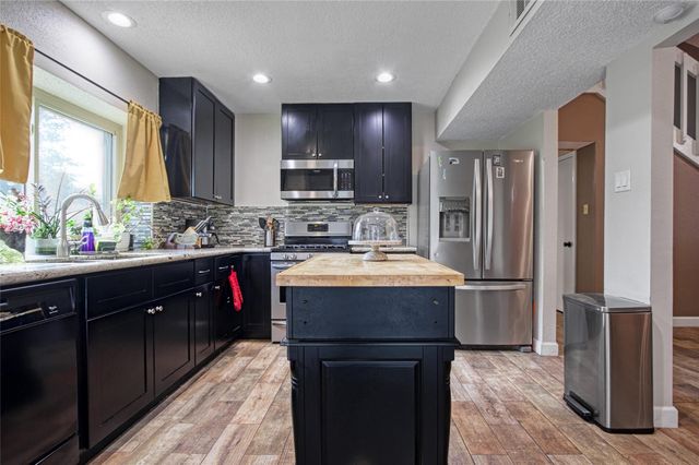 2422 Doverglen Drive, Missouri City, TX 77489