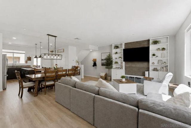 5212 Beachfront Cove 29, San Diego, CA 92154