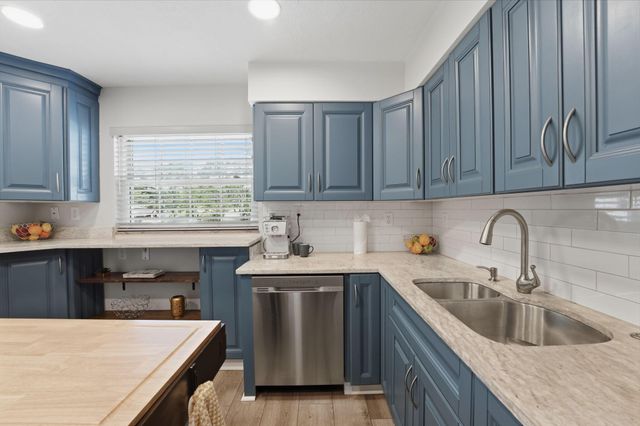 2257 Fishinger Road, Columbus, OH 43221