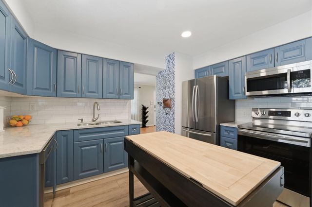 2257 Fishinger Road, Columbus, OH 43221