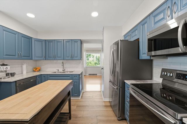 2257 Fishinger Road, Columbus, OH 43221