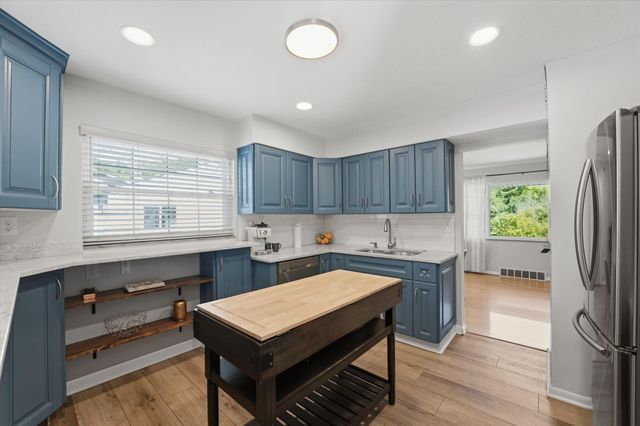 2257 Fishinger Road, Columbus, OH 43221
