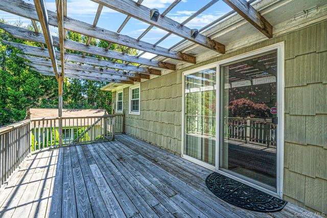 2 Rainbow Lane, East Moriches, NY 11940