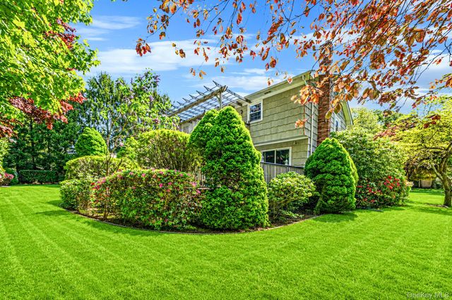 2 Rainbow Lane, East Moriches, NY 11940