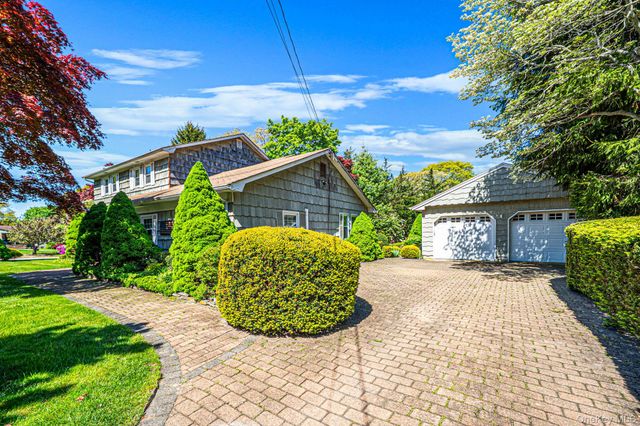 2 Rainbow Lane, East Moriches, NY 11940