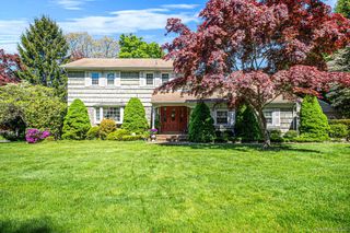 2 Rainbow Lane, East Moriches, NY 11940